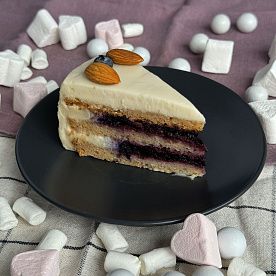 Торт "Ванильный с черникой", кондитерская ОЖивая