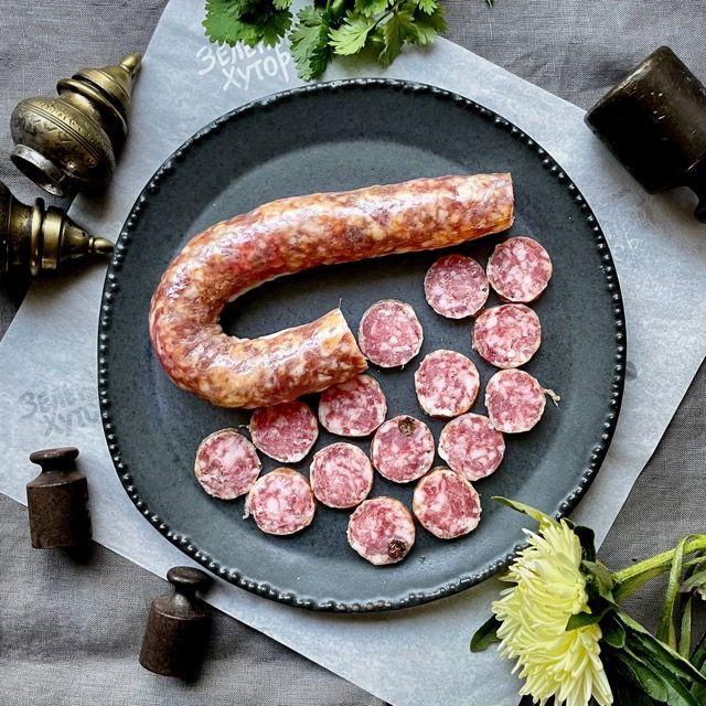 Колбаса сырокопченая с можжевельником, М2