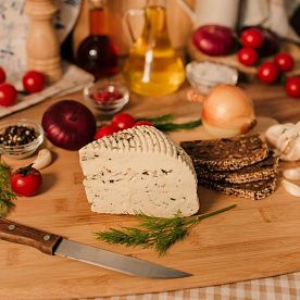 Сыр Адыгейский с укропом и паприкой, ферма Татьяны Кузьмич