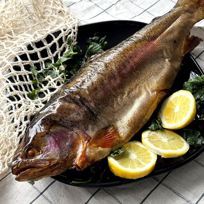 Форель потрошеная с головой, горячего копчения