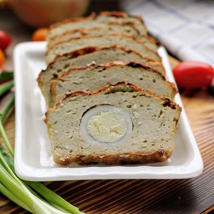 Рулет куриный с яйцом