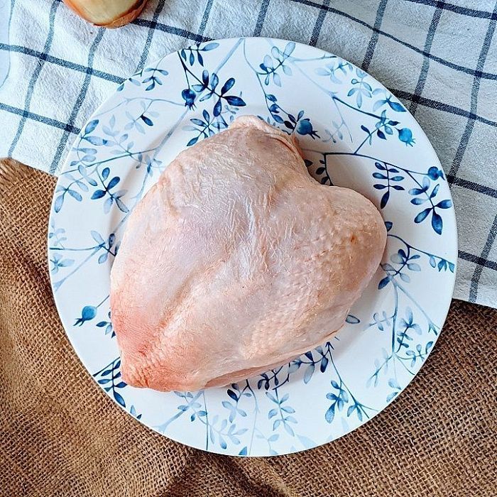 Грудка цыпленка на кости, фермерская