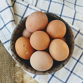 Куриные яйца, ферма Лебедь