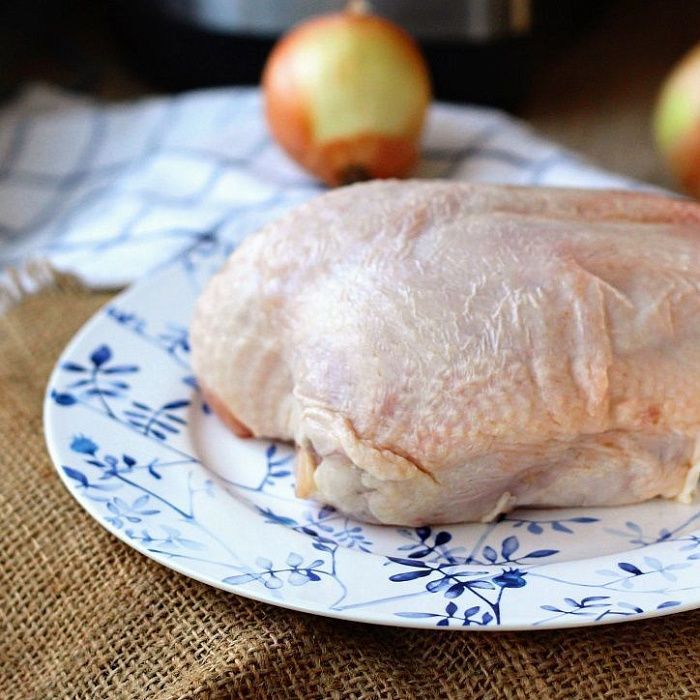 Грудка цыпленка на кости, фермерская