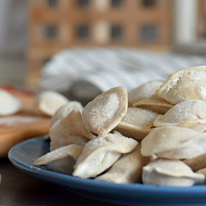 Пельмени, свинина с мясом цыпленка, машинная лепка